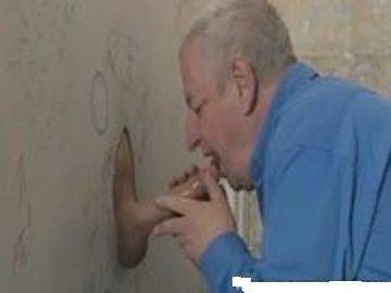 مص الزب في المرحاض